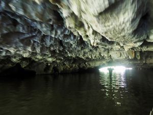 タムコック
ニンビンの二大観光地はチャンアンとタムコック。
どちらもおばち...