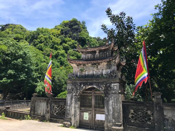 ベトナム・ニンビン「ベトナム　ハノイを脱出！ニンビン小旅行」の写真：古都ホアルー
世界遺産にも登録されてる古...