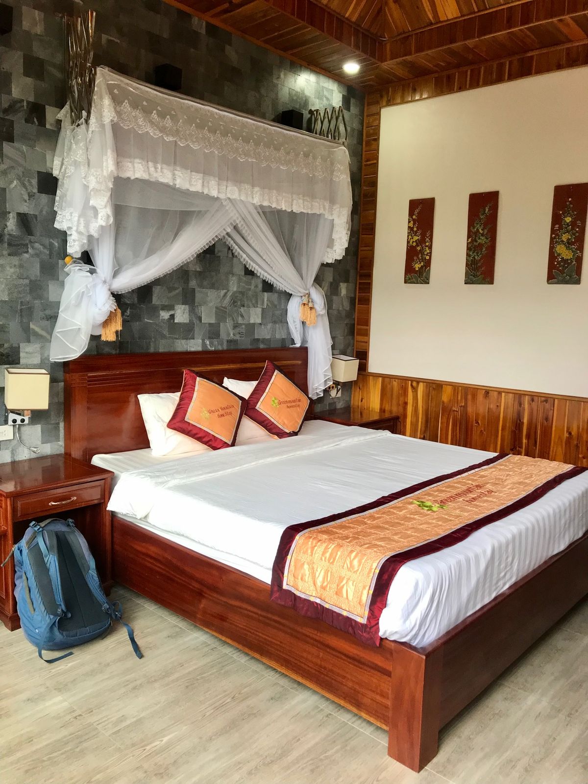 Green Mountain Homestayという山間の宿に宿泊。
一室...