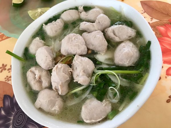 ベトナム・ニンビン「ベトナム　ハノイを脱出！ニンビン小旅行」の写真：バスがニンビンに着いてまず向かった、朝し...