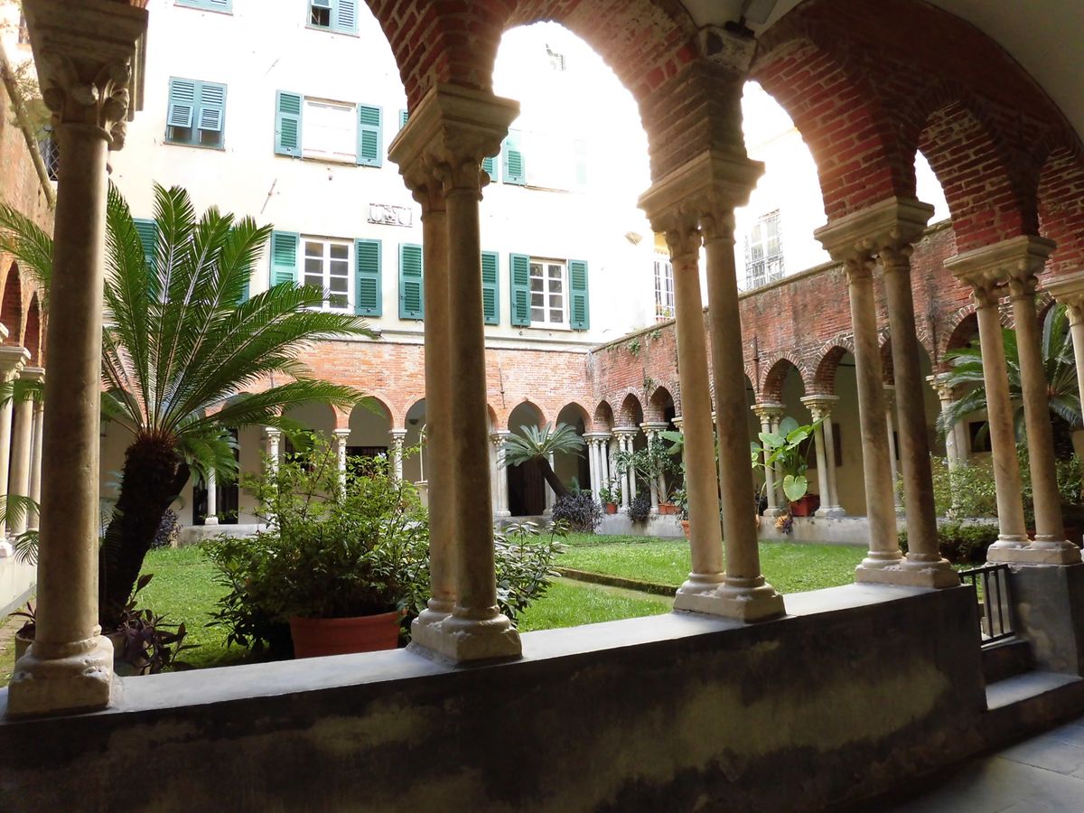 ジェノヴァ　山側展望台から海側を見下ろす(神戸みたいな地形です)
サン・マ...