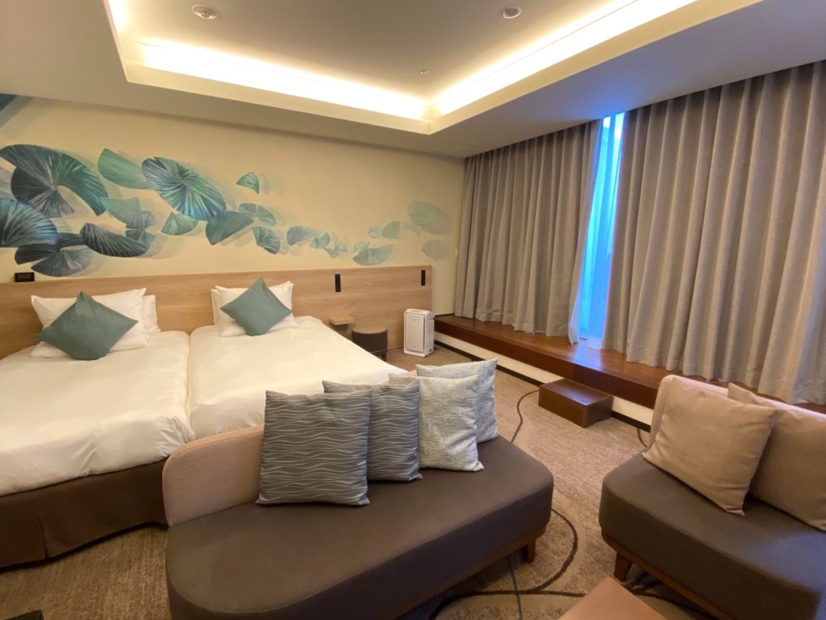 お部屋めちゃくちゃ広い🙌
テラスの奥のドアからそのままインフィニティプール...