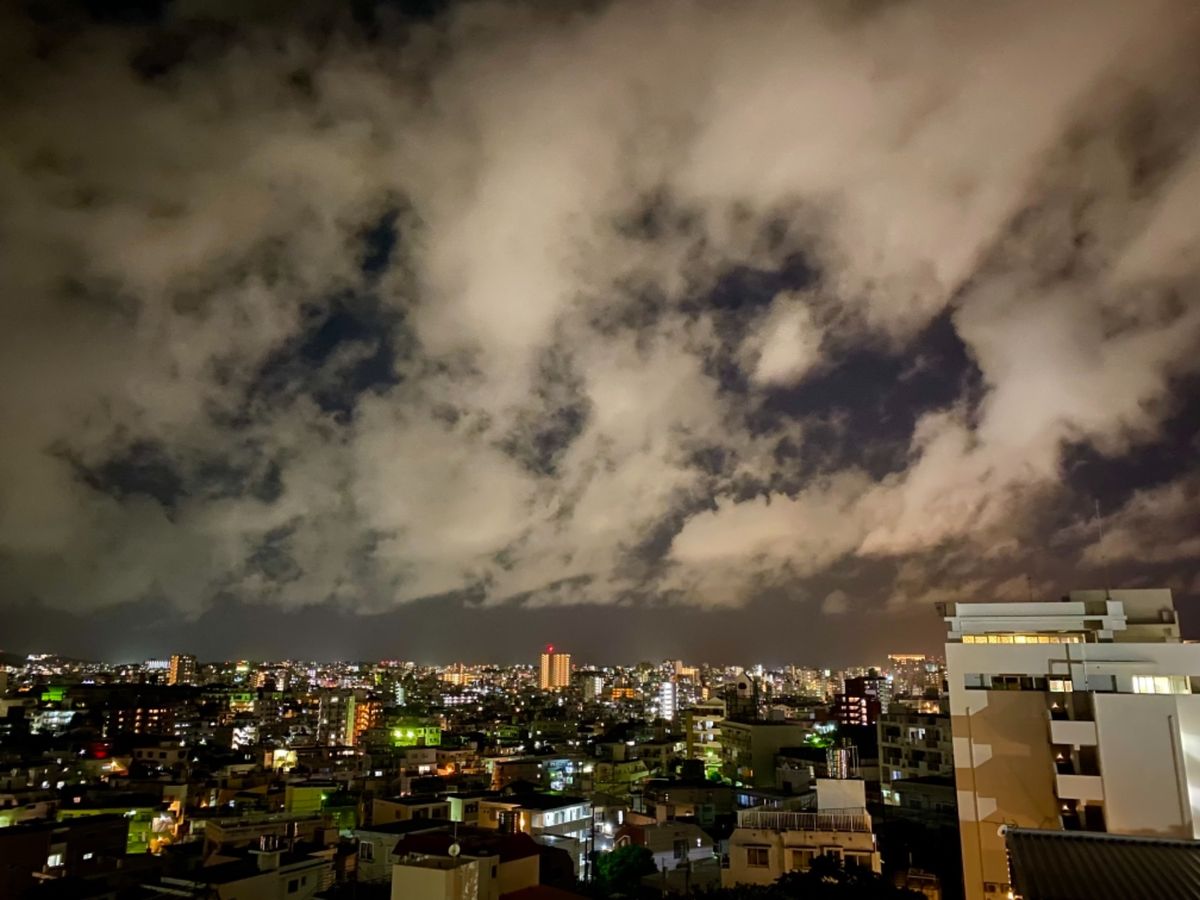 仕事を終えてとりあえずインフィニティプールへ🏊‍♀️

夜のライトアップは...