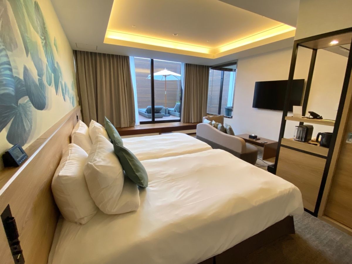 お部屋めちゃくちゃ広い🙌
テラスの奥のドアからそのままインフィニティプール...