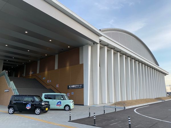 日本・青森県「2021年4月むつホーム」の写真：むつマエダアリーナ、あかさたな