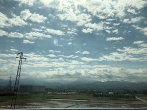 どよーん🌀

雨の富山のどこか
曇りの富山のどこか、たぶん白山連峰