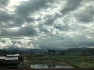 どよーん🌀

雨の富山のどこか
曇りの富山のどこか、たぶん白山連峰