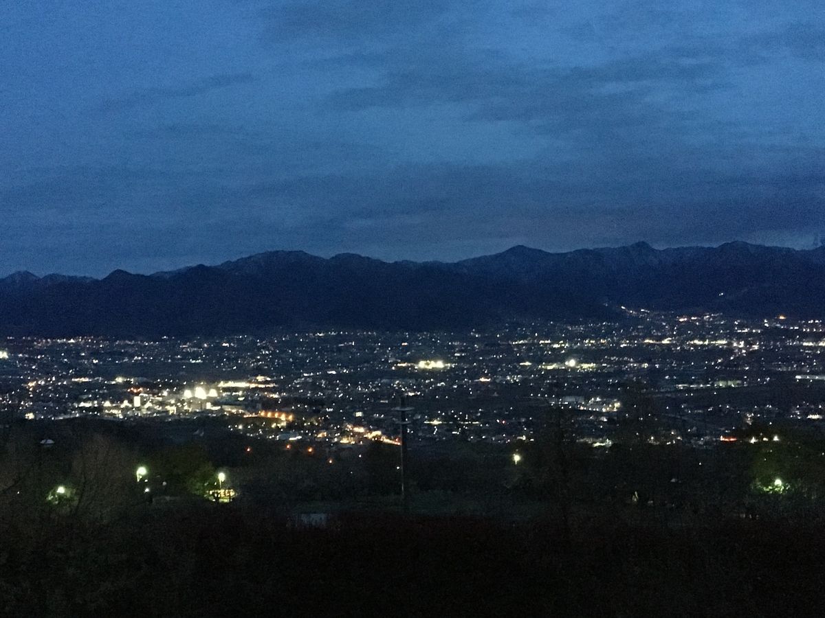 🍑笛吹川フルーツ公園🍑

高台にある公園で温泉施設や夜景が綺麗です✨
敷地...