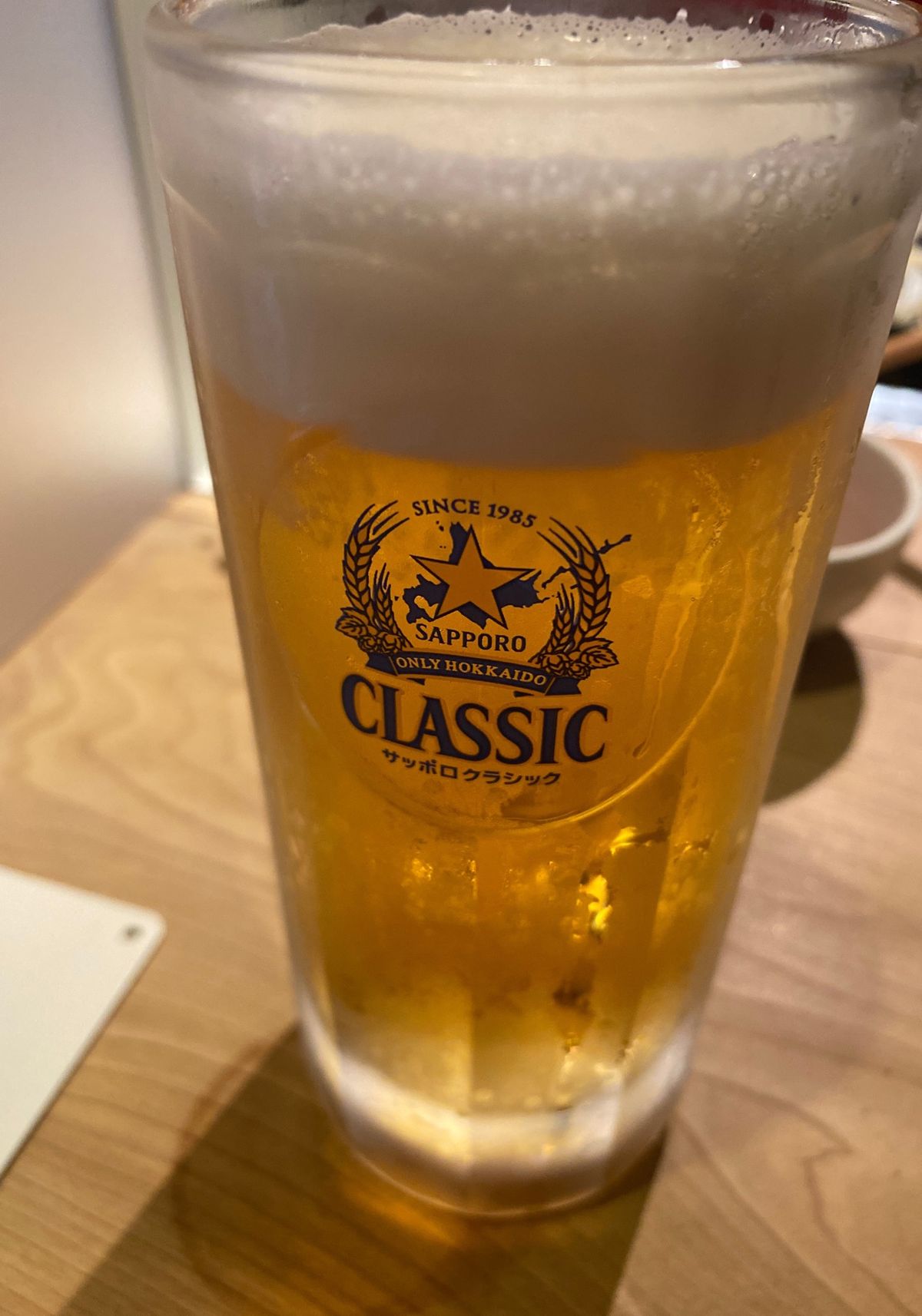 2日目。
真昼間のすすきののど真ん中でビールとジンギスカン。
生ラムジンギ...