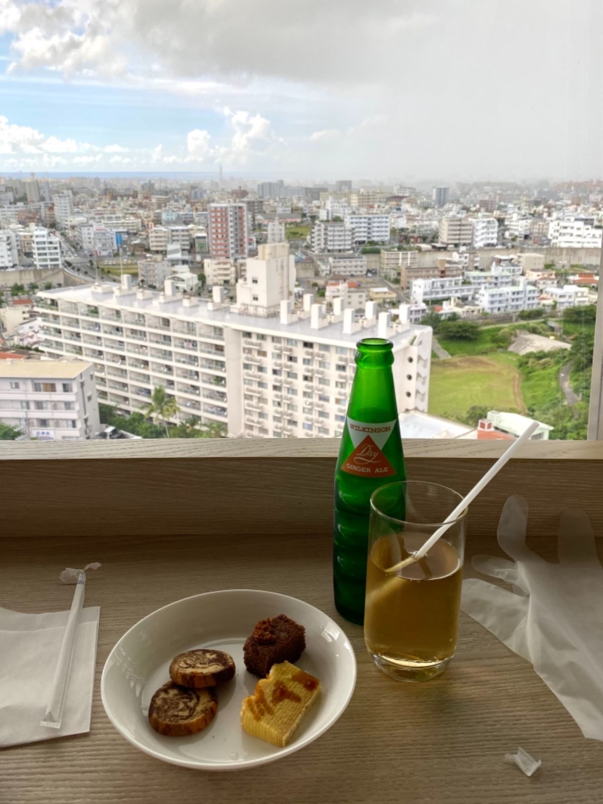緊急事態宣言が延長になってしまったから
晩ごはんはホテルのカフェの食事をテ...