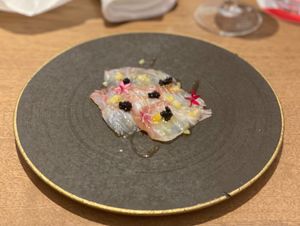木下威征がオーナーシェフの
グランブルーギャマンのディナー🤤

まずバター...