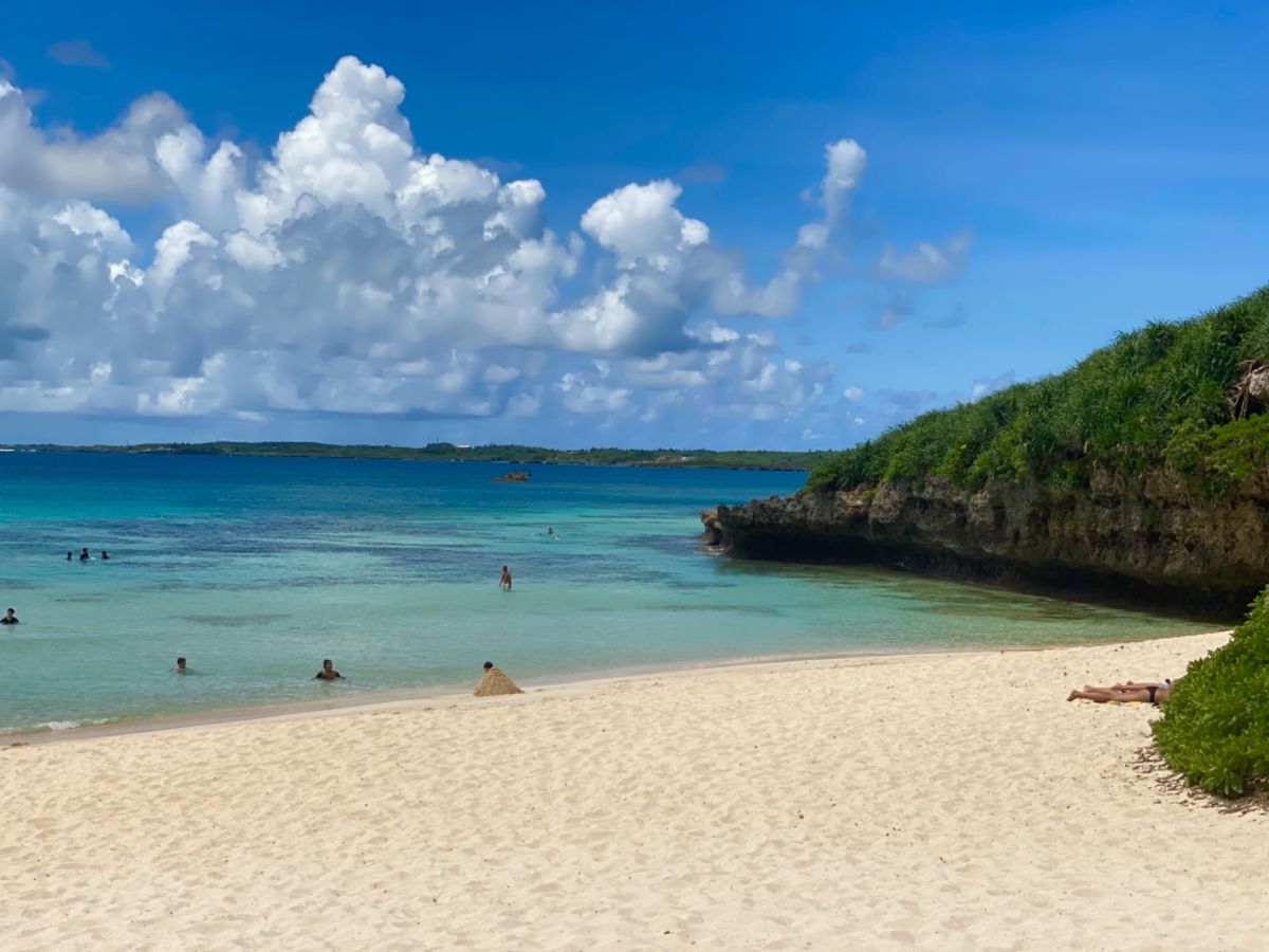 砂山ビーチ

うっかりビーサンを持って行くのを忘れてしまって
砂浜だからい...