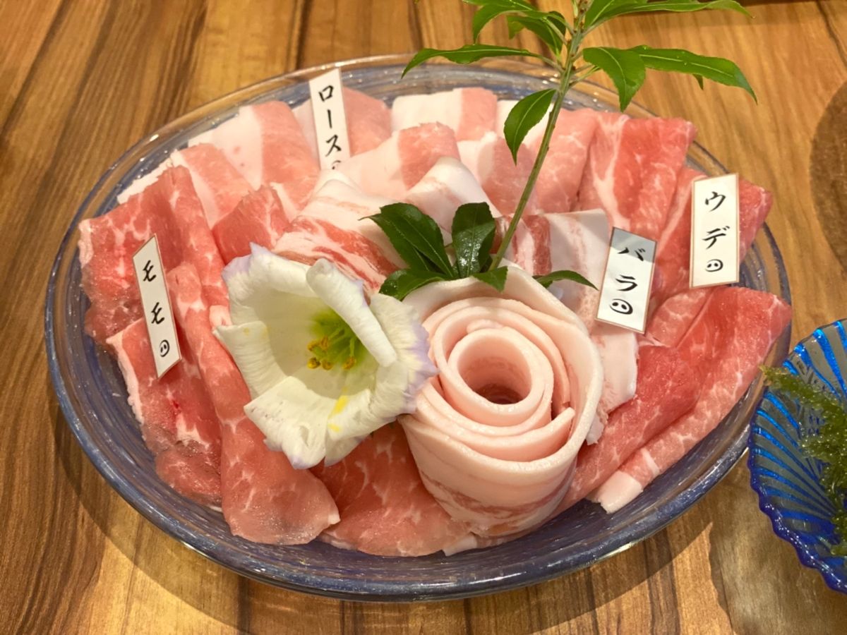 金武アグーと山城牛のしゃぶしゃぶ琉球 別邸

元同僚と娘さんと一緒にしゃぶ...