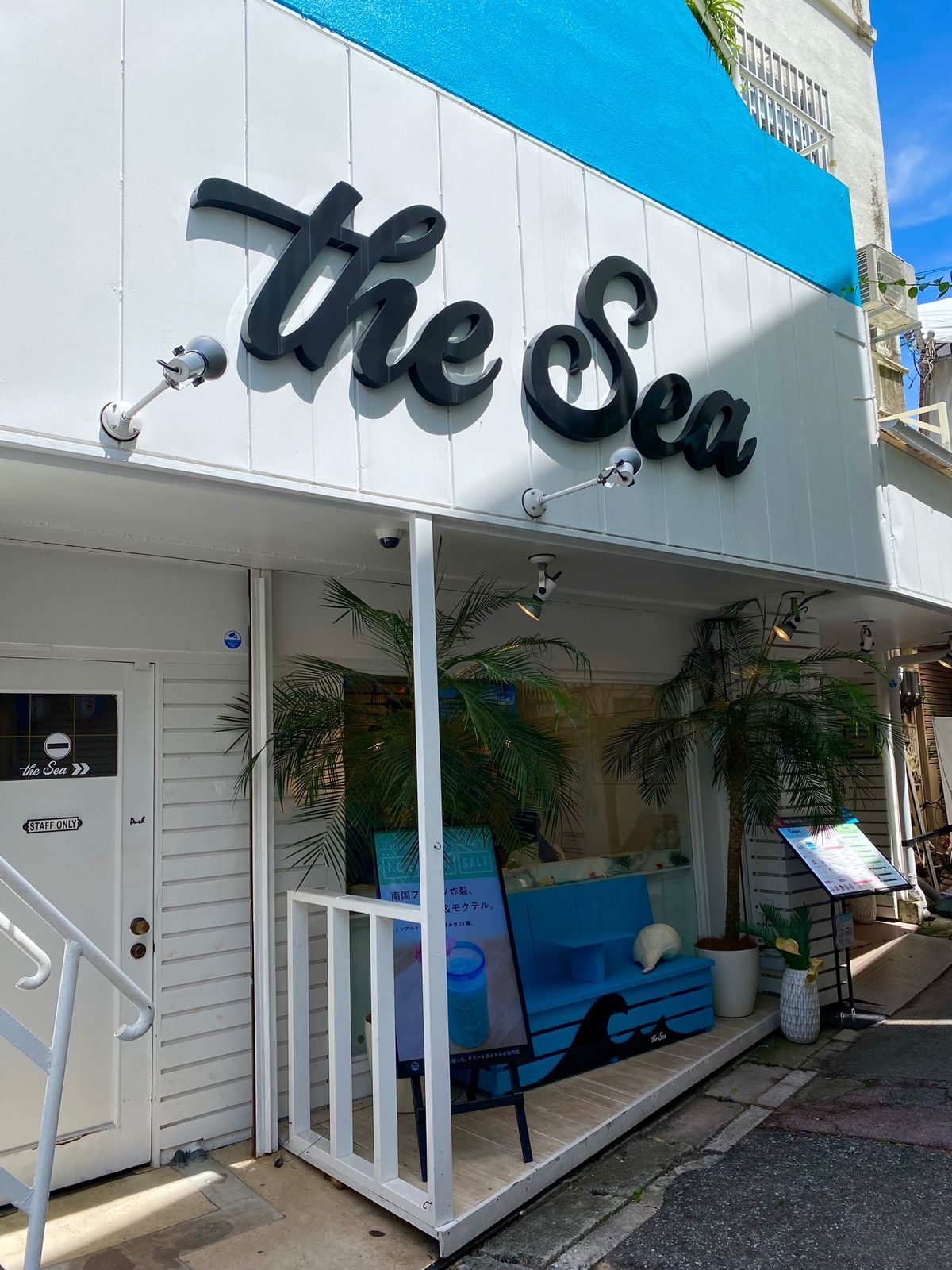 那覇で仕事に空き時間が発生したので
the Sea のカキ氷で休憩
フワフ...