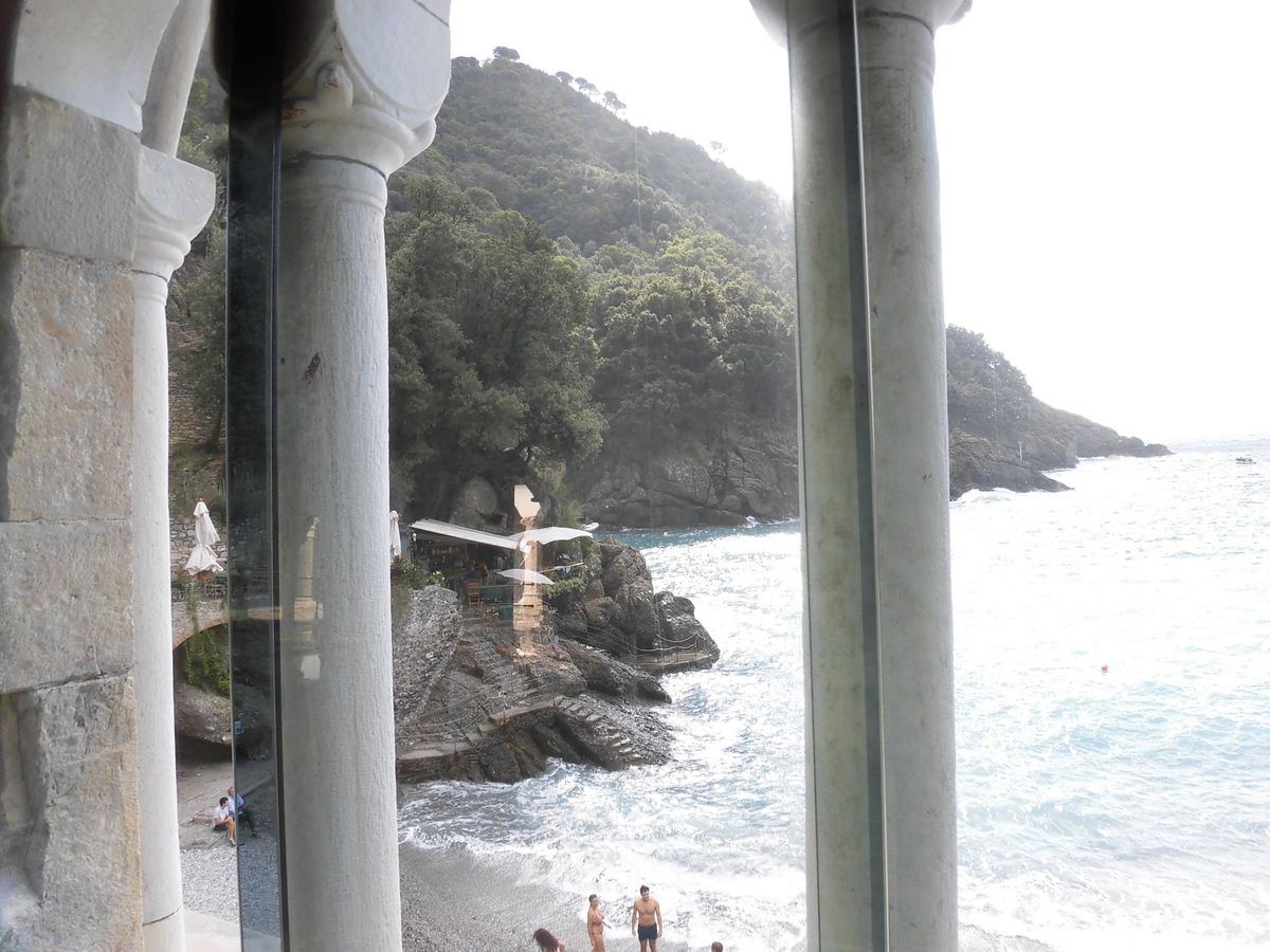 リグーリア州カモッリ
ここから船に乗って旧サン・フルットゥオーゾ修道院跡へ...