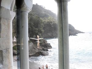 リグーリア州カモッリ
ここから船に乗って旧サン・フルットゥオーゾ修道院跡へ...