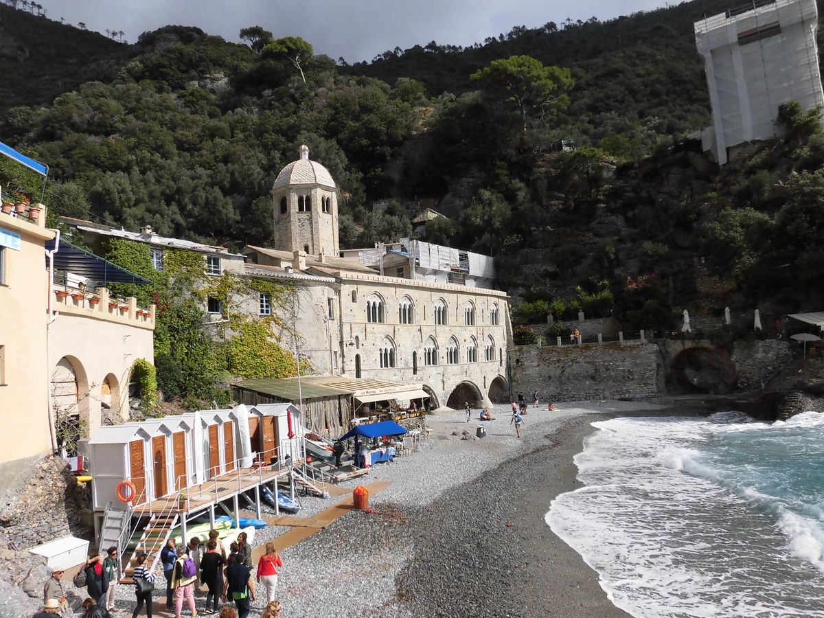 リグーリア州カモッリ
ここから船に乗って旧サン・フルットゥオーゾ修道院跡へ...