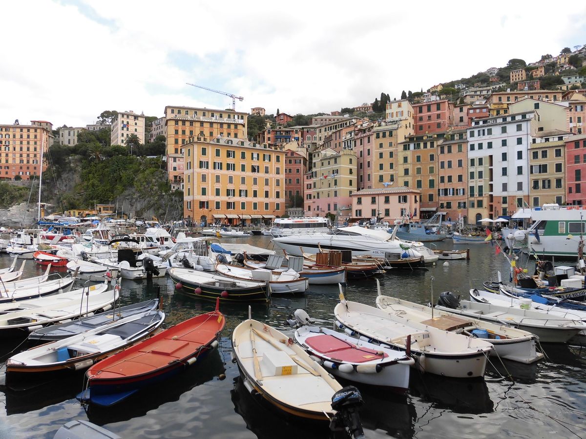 リグーリア州カモッリ
ここから船に乗って旧サン・フルットゥオーゾ修道院跡へ...