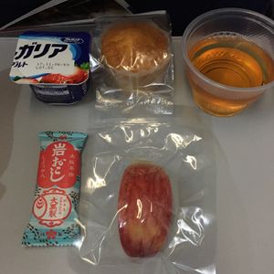 よりぬき＠ハワイごはん

機内食
行きの夜ごはんとおやつ
帰りの夜ごはんと...