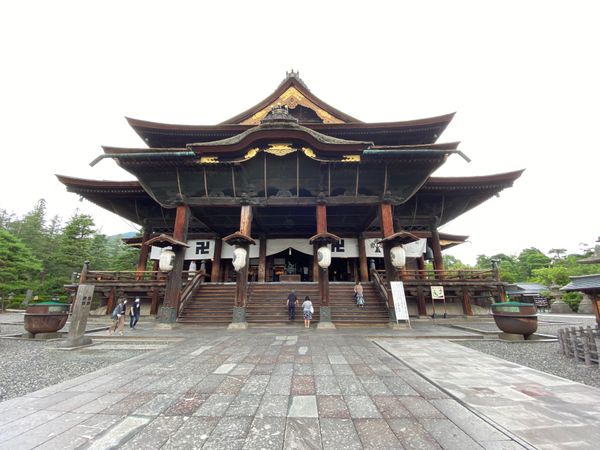 日本・長野県「長野１人旅！」の写真：善光寺！
と
信州味噌の味噌ラーメン！みそ家！