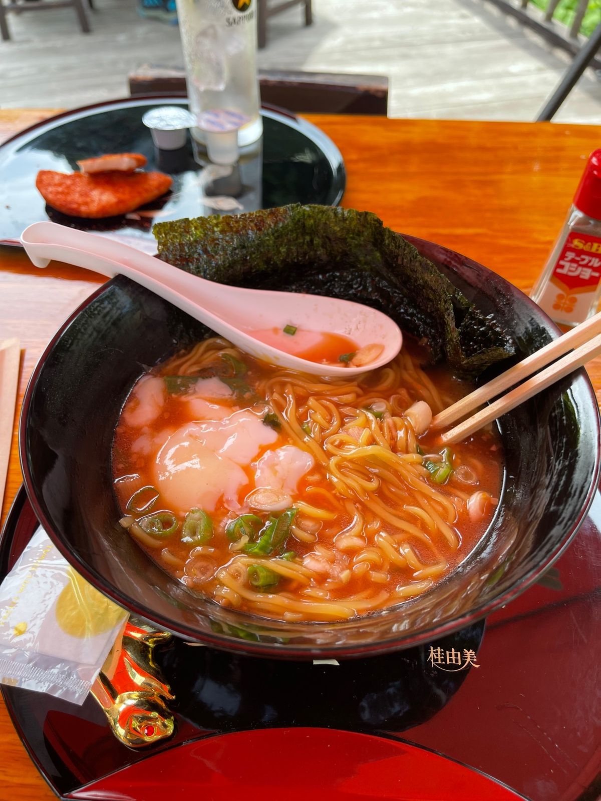 美人林の駐車場前にあるお店で、おばあちゃんの田舎ラーメン。美味しかった🍜

