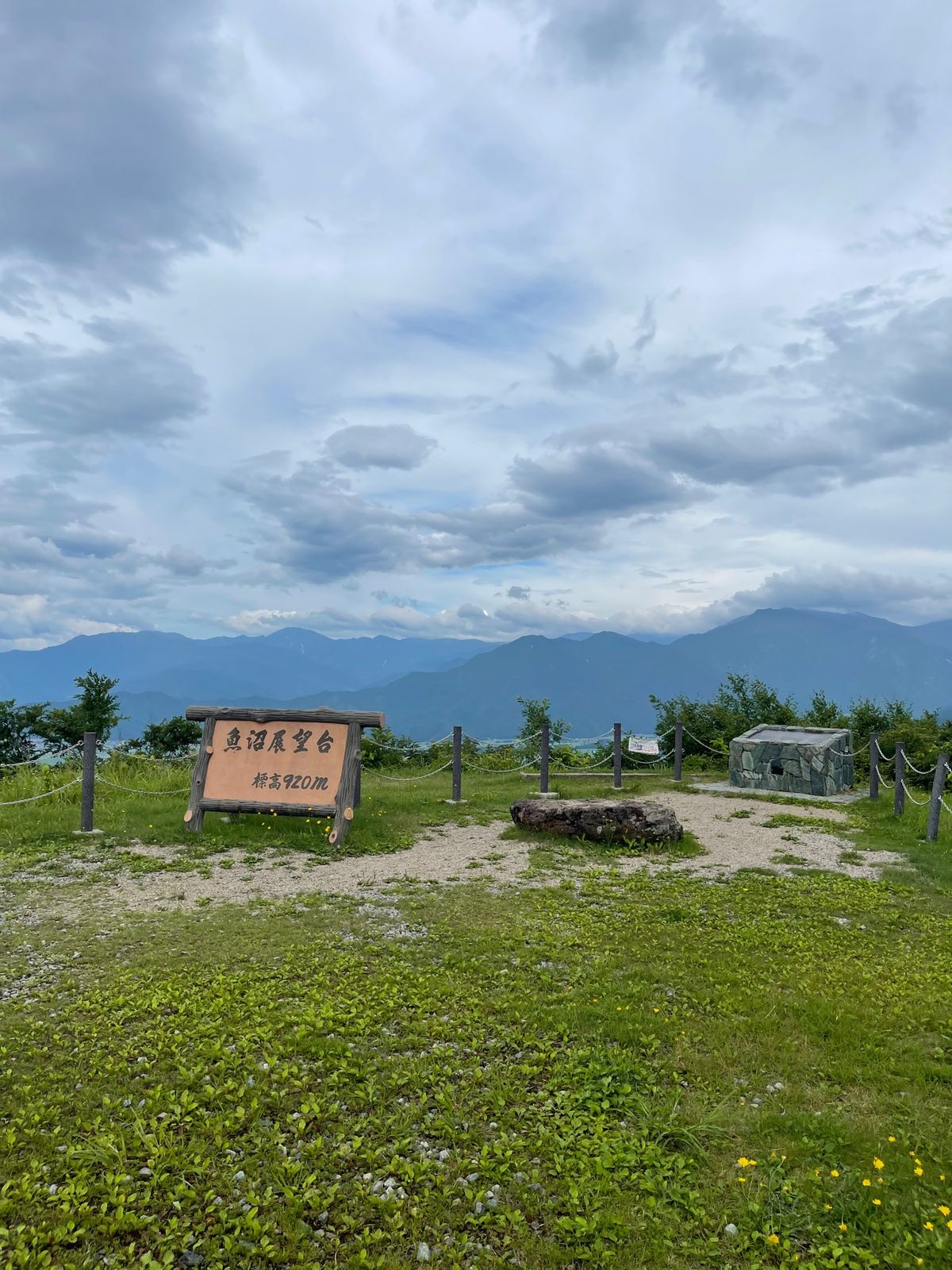 魚沼展望台

眺めが素晴らしく、朝方こちらで雲海撮影したいのだが
1人だと...