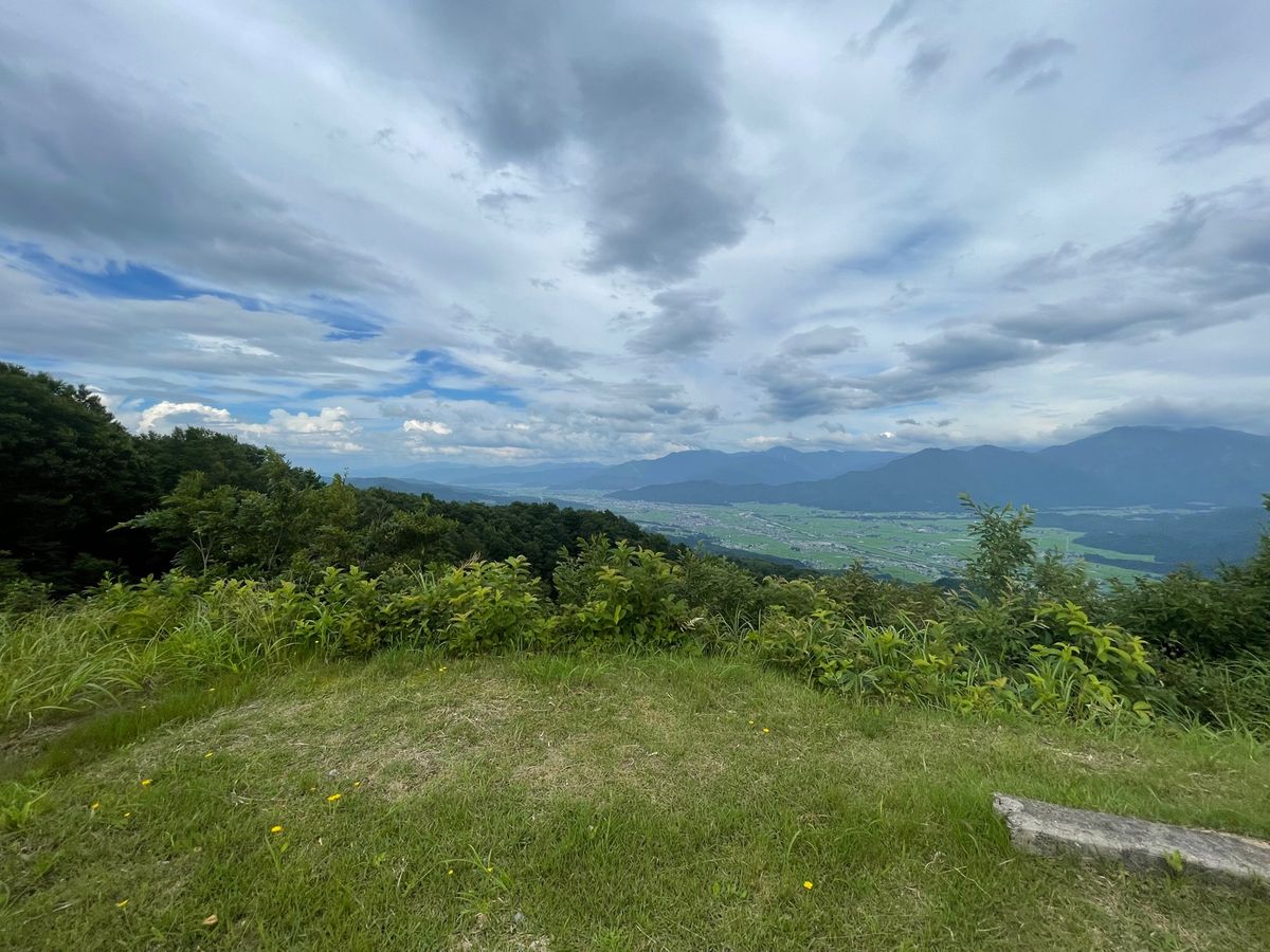 魚沼展望台

眺めが素晴らしく、朝方こちらで雲海撮影したいのだが
1人だと...