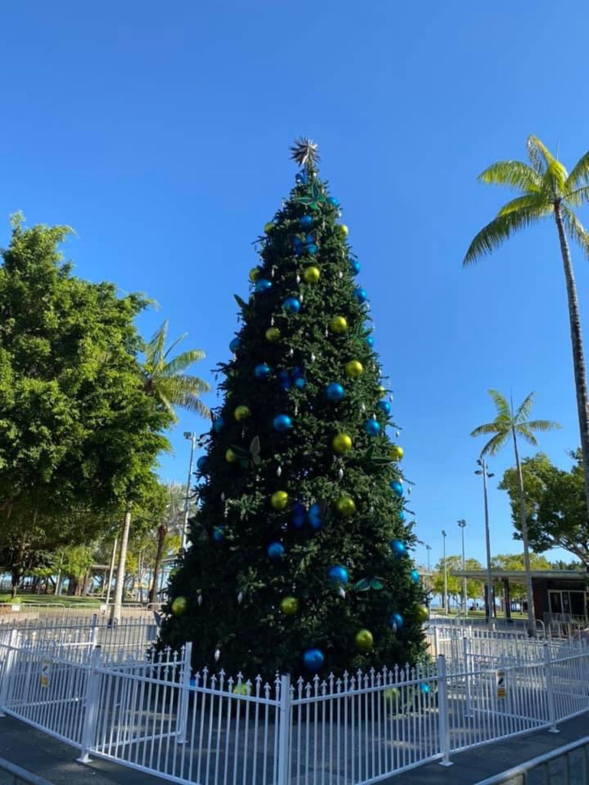 1)ケアンズパンフレットでよく見る公共プール。
2)紫外線量はextrem...