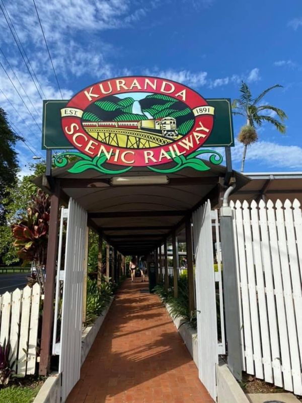 オーストラリア連邦・ケアンズ「GBRダイビングとグリーン島とキュランダ」の写真：1)キュランダへ行きはレールウェイという...