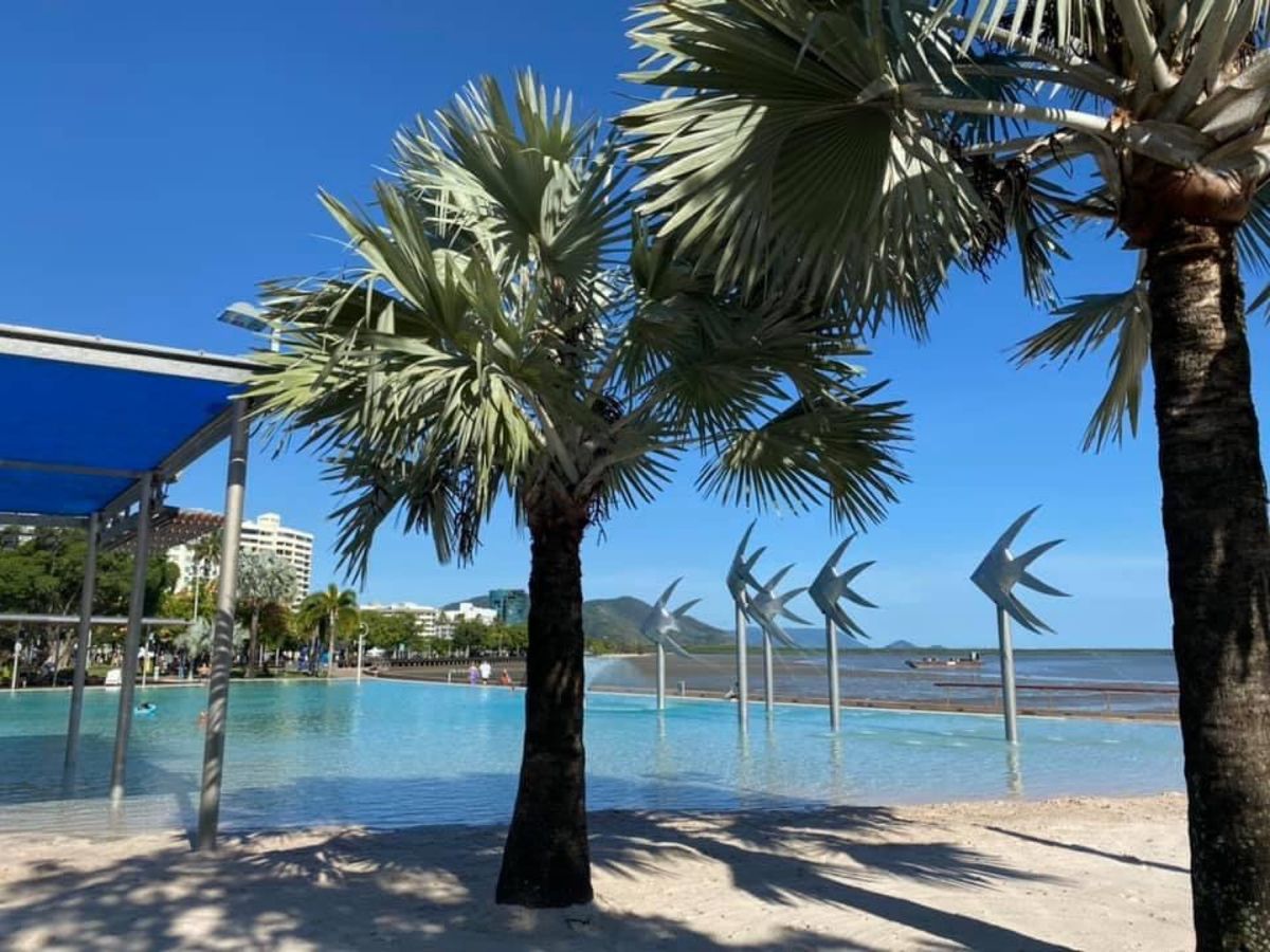 1)ケアンズパンフレットでよく見る公共プール。
2)紫外線量はextrem...