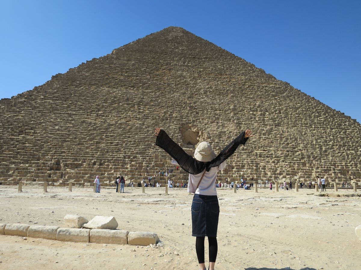 1)3つのピラミッドが一望できる場所
2)来ましたピラミッド！近くにラクダ...