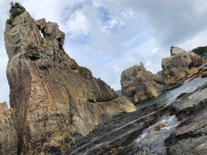 千畳敷
三段壁
橋杭岩
弁天島