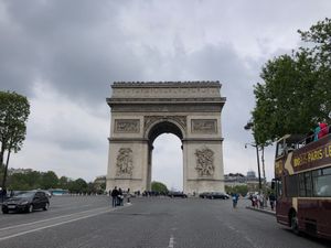 新婚旅行　街を歩くだけで楽しい！

ホテルはエッフェル塔の近く🗼
シャンゼ...