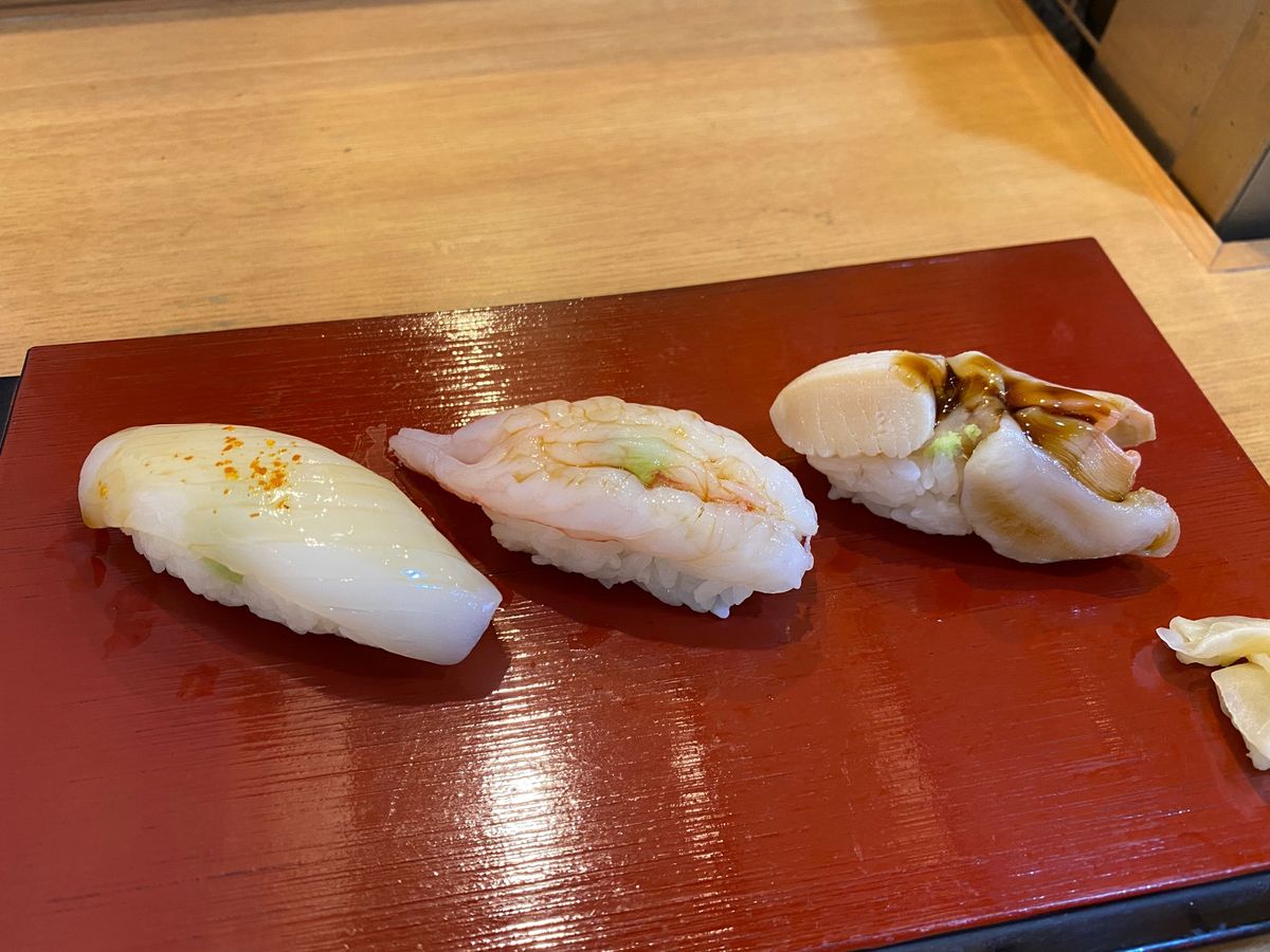 エキナカにある立ち食い寿司。