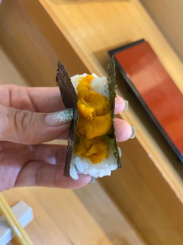 日本・北海道「小樽でお寿司」の写真：今しかできない
馬糞ウニとムラサキウニの...