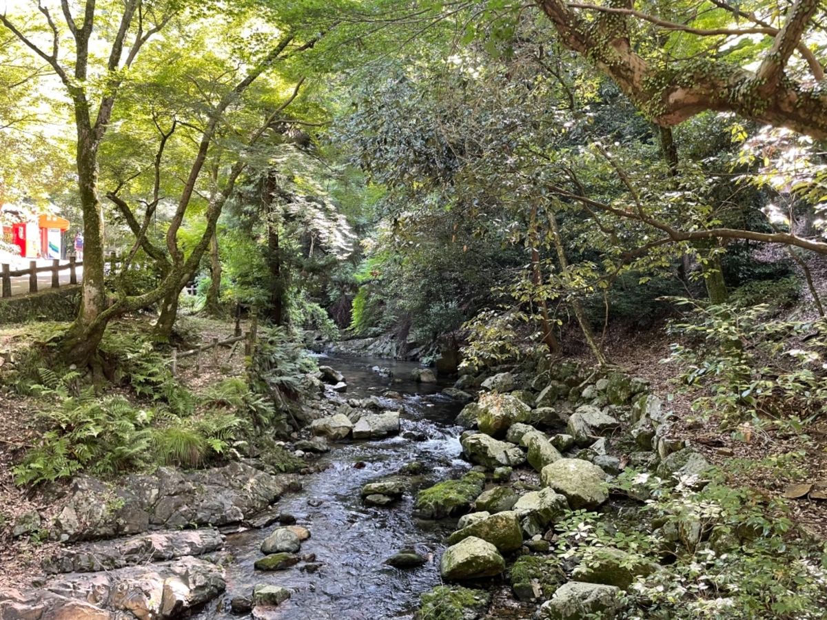 大阪から阪急電車で30分。箕面駅を起点に箕面大滝までのハイキング