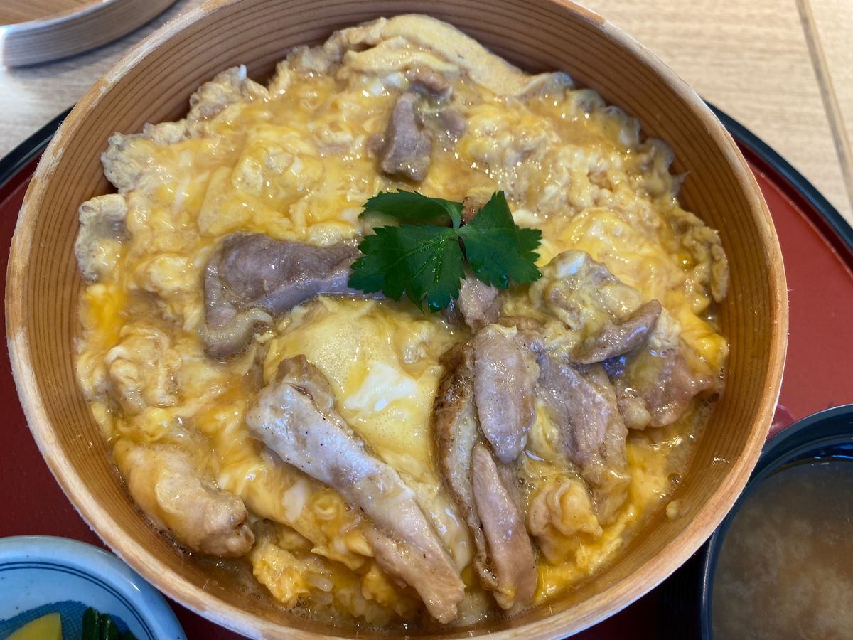 親子丼！ビール！秋田の地元フラペチーノ！