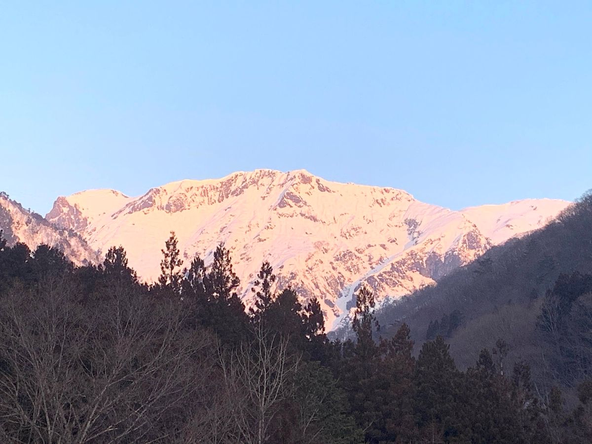 水上温泉 みなかみ山荘

部屋から望む朝焼けの谷川岳が素晴らしい！