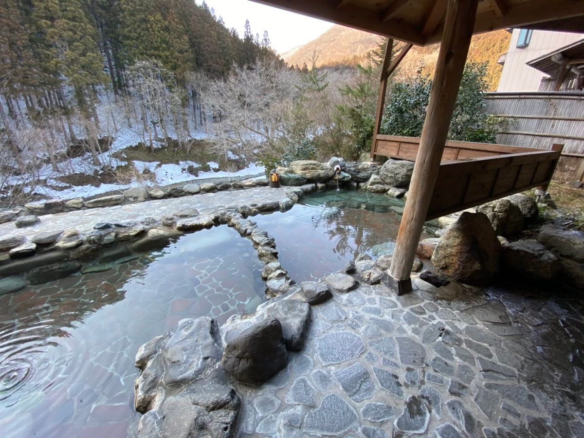 水上温泉 みなかみ山荘

部屋から望む朝焼けの谷川岳が素晴らしい！