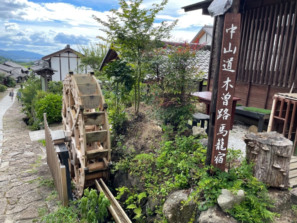 妻籠宿の次は馬籠宿。こちらも昔の街並みを見ることができます。