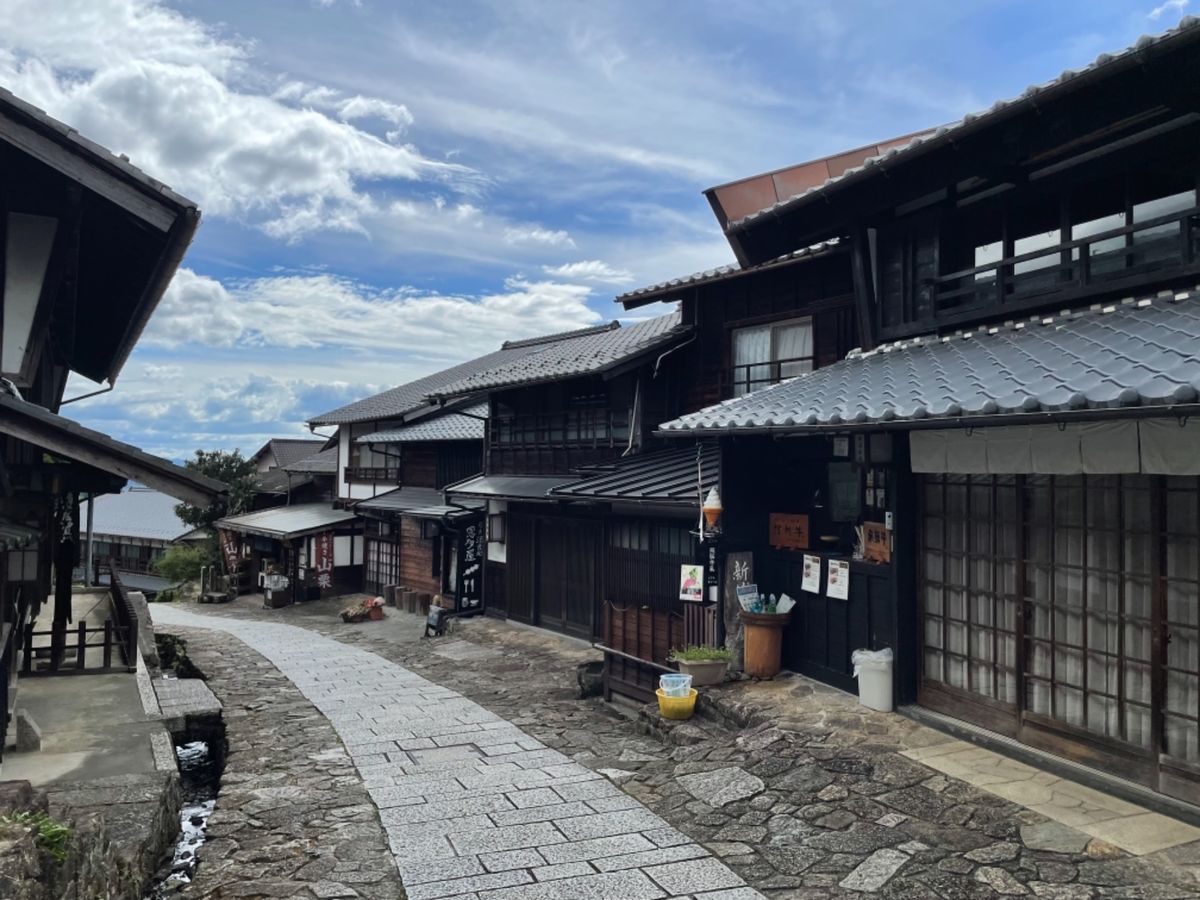 妻籠宿の次は馬籠宿。こちらも昔の街並みを見ることができます。