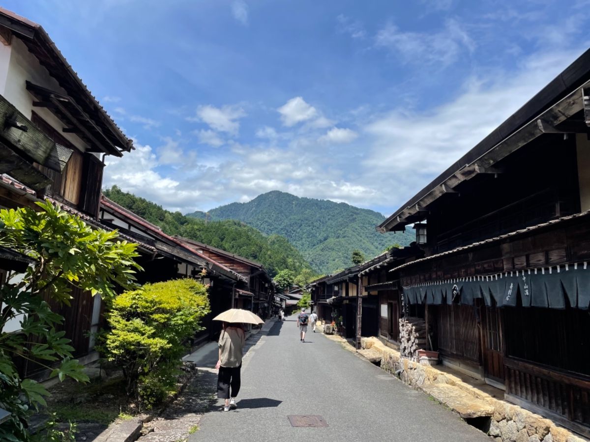 中山道の妻籠宿。昔の宿場町が保存されています。