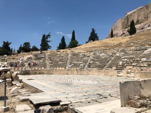 趣ある教会
古代の劇場、音楽堂