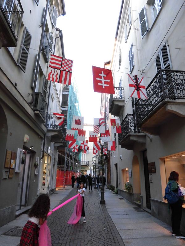 イタリア・バローロ「イタリアの思い出」の写真：バルバレスコにも寄ってワイナリーでまた飲...