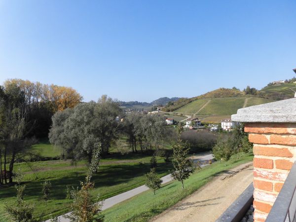 イタリア・バローロ「イタリアの思い出」の写真：ランゲとロエーロのワイナリー見学
まずは...