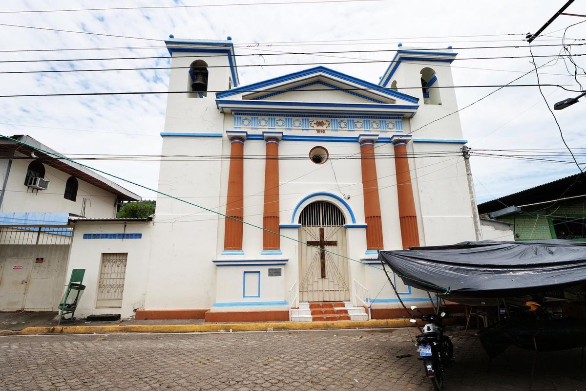 アナモロスの町の市場