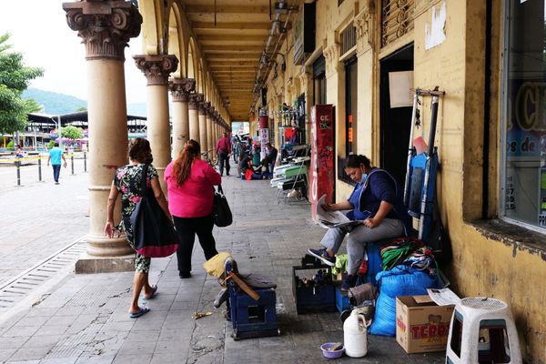 エルサルバドル・SanSalvador「コロナ禍で行くエルサルバドル」の写真：サンサルバドル旧市街広場の横。ワクチン接...