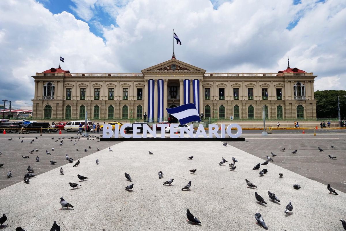 サンサルバドル旧市街の広場