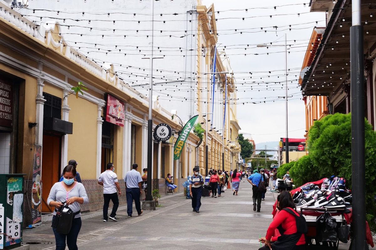 サンサルバドル旧市街広場の横。ワクチン接種会場もあった
