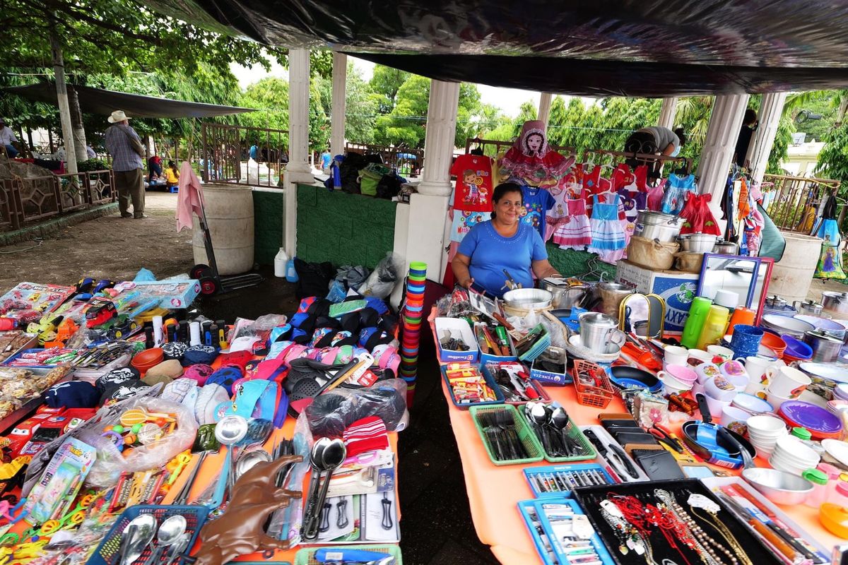 アナモロスの町の市場